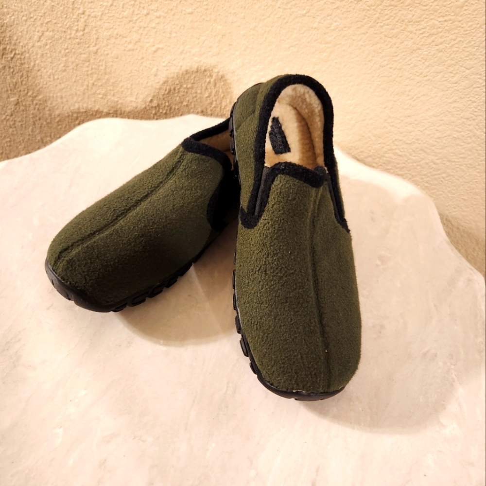 Old Navy shearling indoor/outdoor slipper